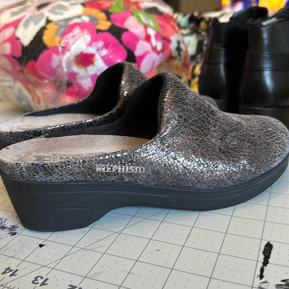 Mephisto bronze clog slip on sandals size 8 leather